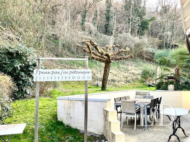 Maison - 192 m² - 6 pièces