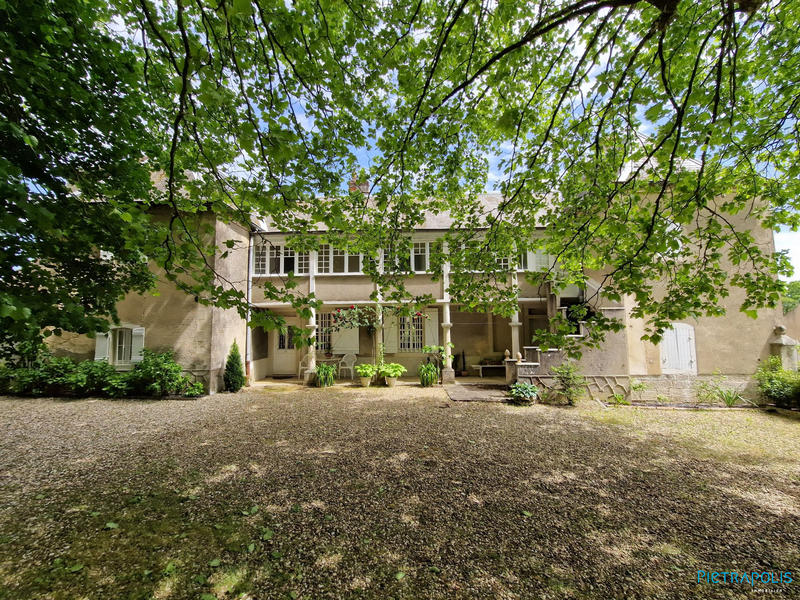 Maison - 300 m² - 13 pièces