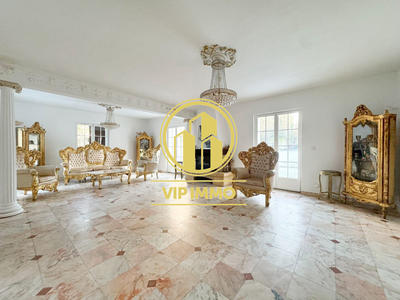 Maison - 203 m² - 5 pièces