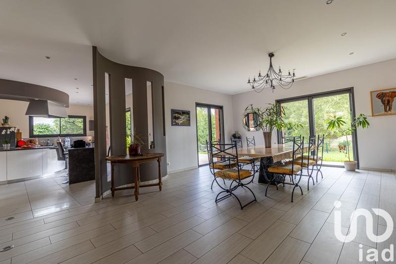 Maison - 640 m² - 12 pièces