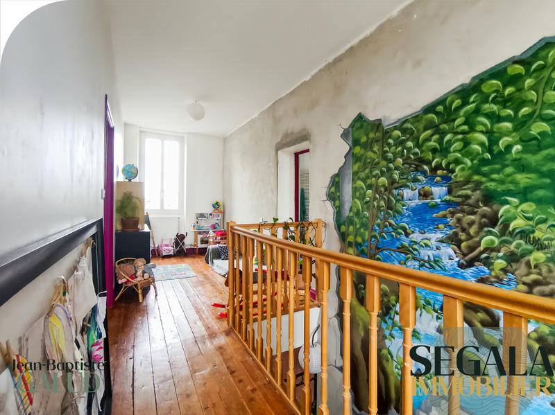 Maison - 230 m² - 6 pièces