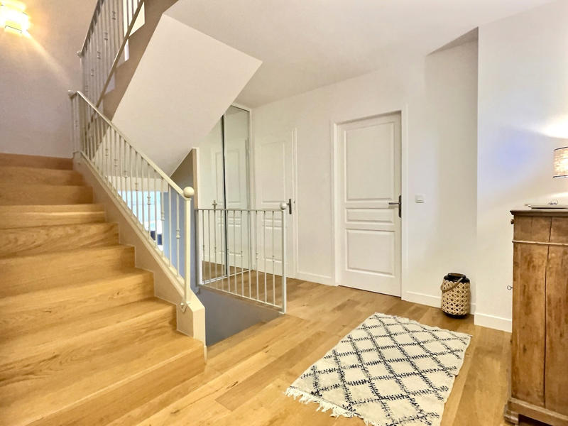 Maison - 230 m² - 7 pièces