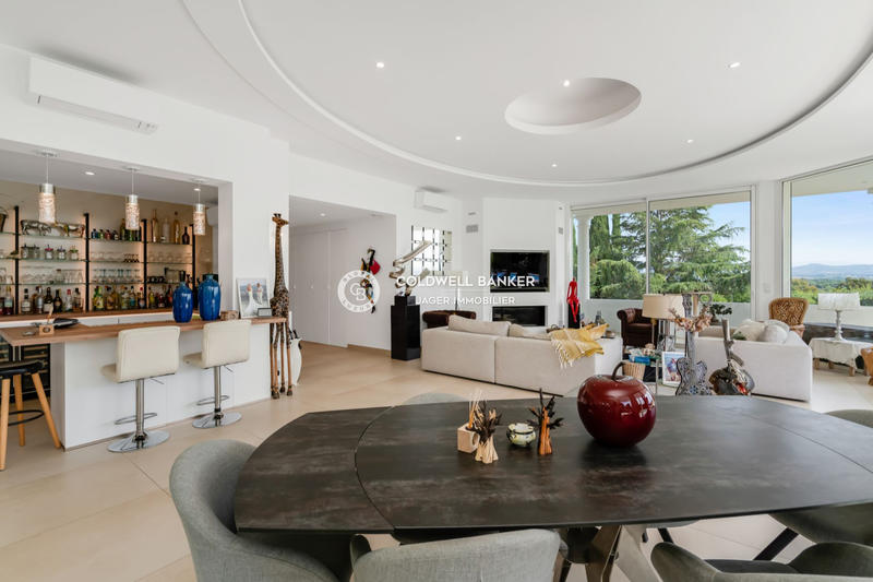 Maison - 450 m² - 8 pièces