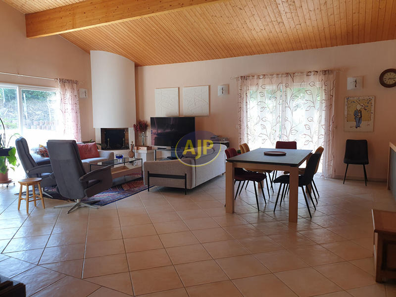 Maison - 160 m² - 5 pièces