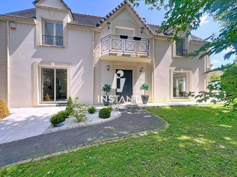 Villa - 238 m² - 9 pièces