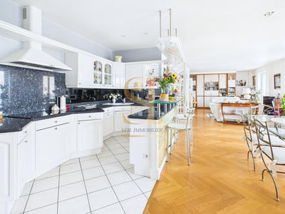 Appartement - 131 m² - 4 pièces