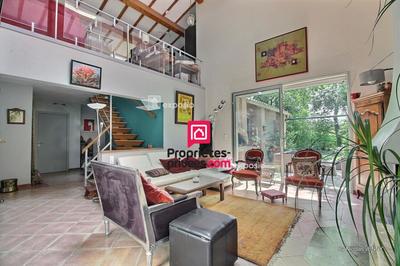 Maison - 227 m² - 6 pièces