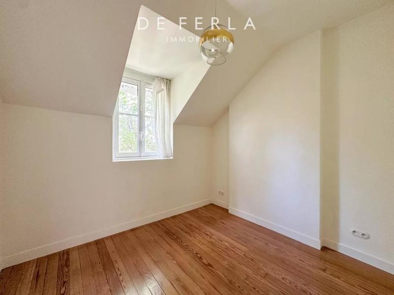 Maison - 276 m² - 8 pièces