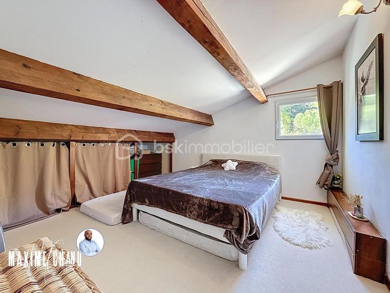 Propriété - 285 m² - 6 pièces