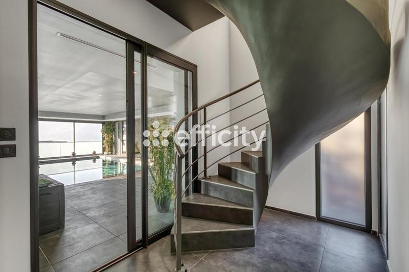 Maison d'architecte - 242 m² - 8 pièces