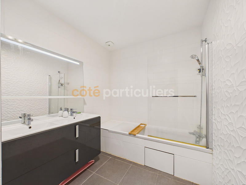 Appartement - 80 m² - 4 pièces