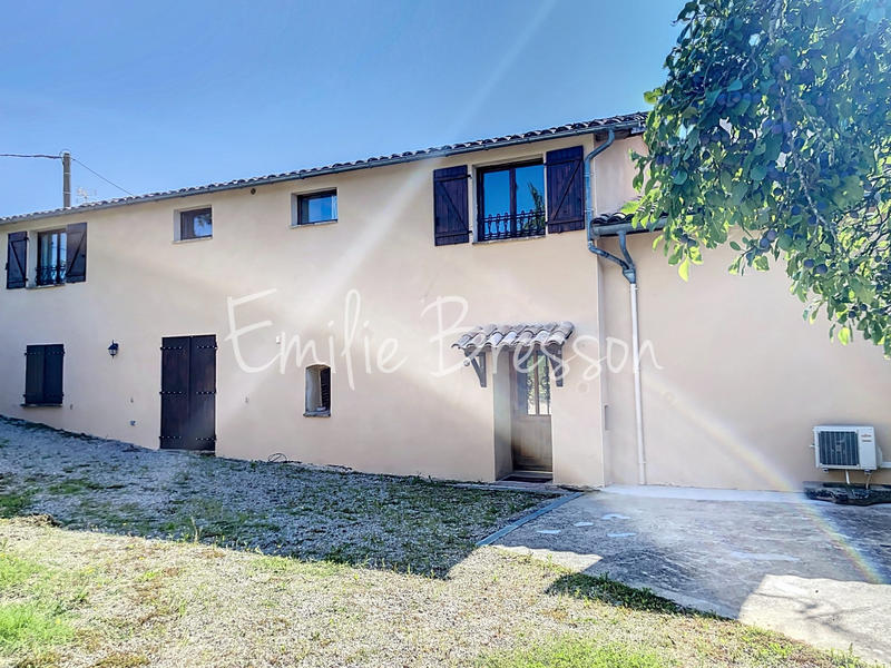 Maison - 266 m² - 9 pièces