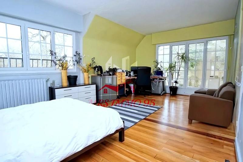 Propriété - 389 m² - 8 pièces