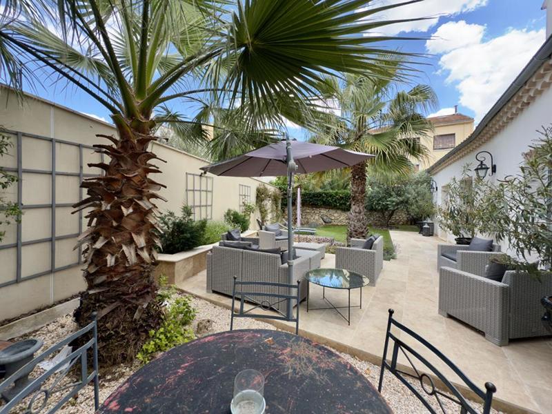 Maison - 400 m² - 12 pièces