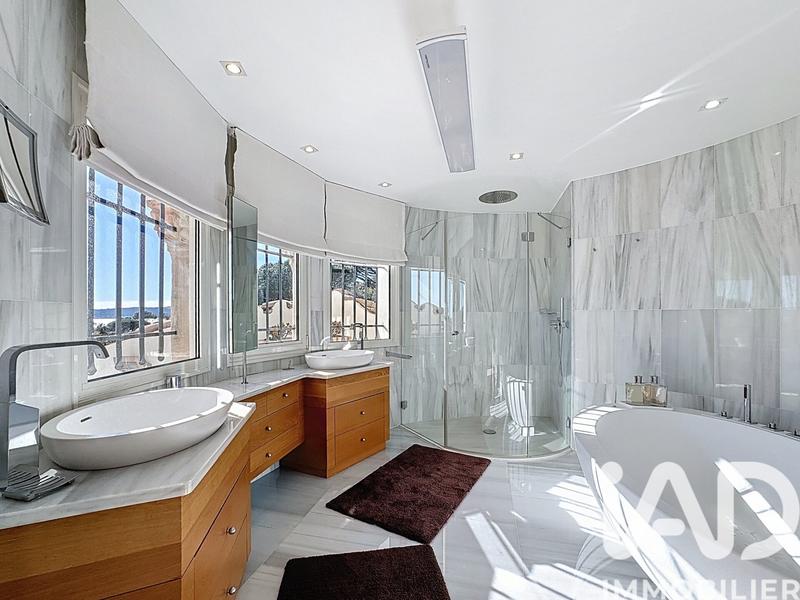 Maison - 295 m² - 7 pièces