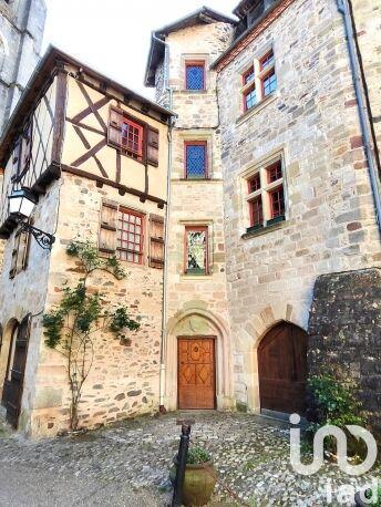 Maison - 300 m² - 16 pièces