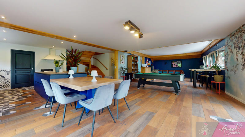 Maison - 382 m² - 14 pièces