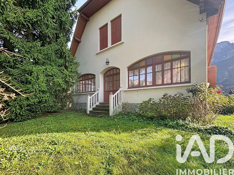 Maison - 205 m² - 10 pièces