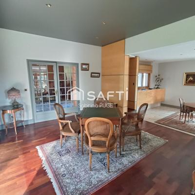 Villa - 360 m² - 12 pièces