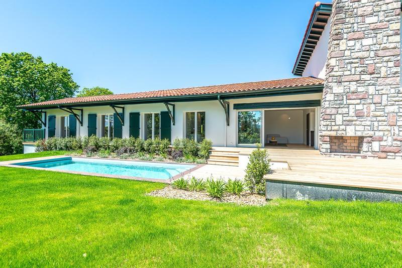 Maison - 212 m² - 7 pièces