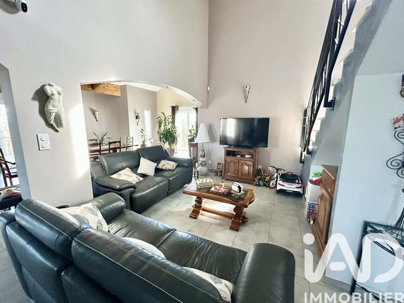 Maison - 331 m² - 6 pièces