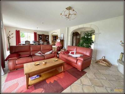 Maison - 230 m² - 6 pièces