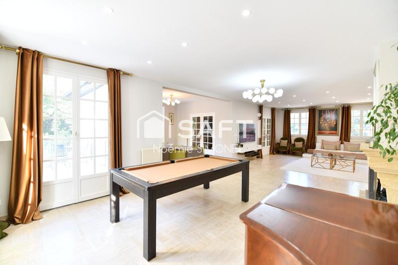 Maison - 211 m² - 8 pièces