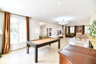 Maison - 211 m² - 8 pièces