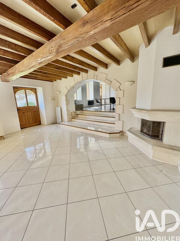 Maison - 240 m² - 8 pièces