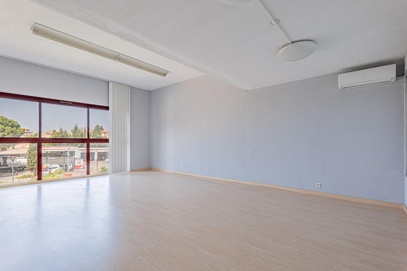 Local commercial - 150 m² - 5 pièces