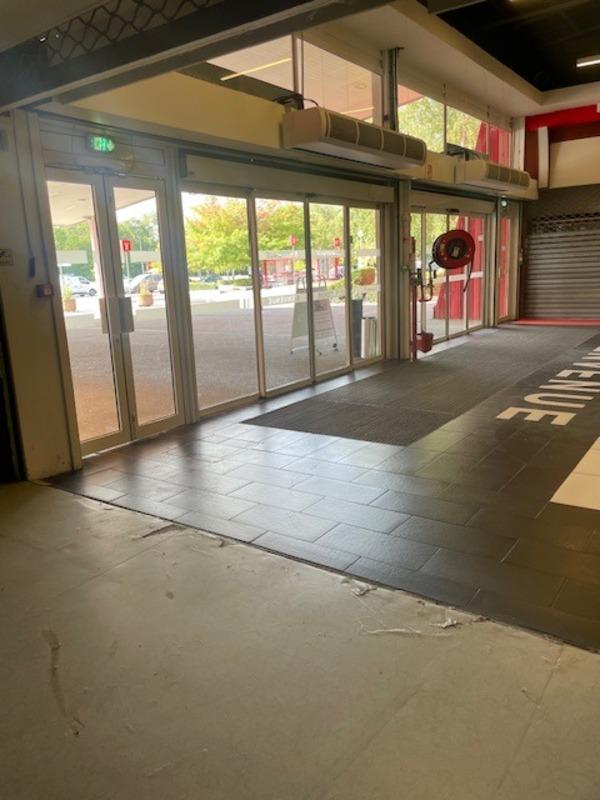 Local commercial - 165 m² - 1 pièce