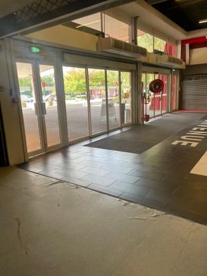 Local commercial - 165 m² - 1 pièce