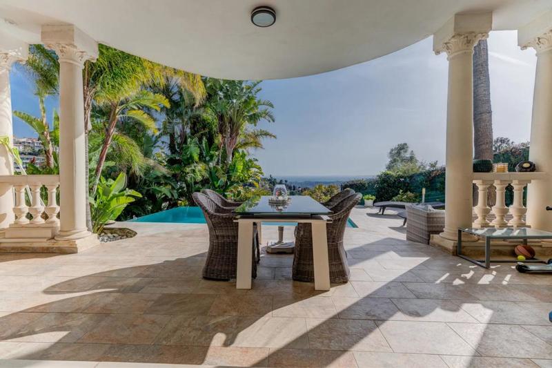 Villa - 303 m² - 7 pièces