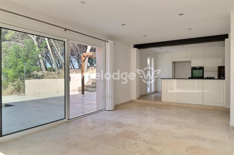 Maison traditionnelle - 174 m² - 7 pièces