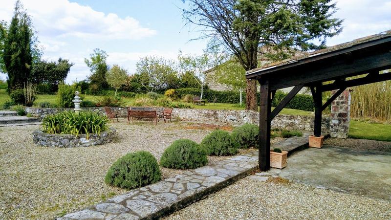 Maison traditionnelle - 293 m² - 10 pièces