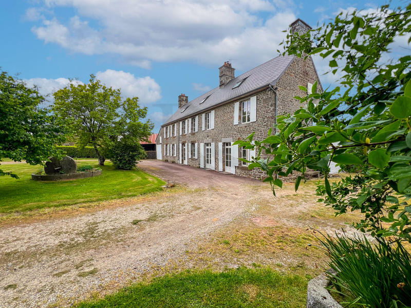 Maison - 280 m² - 9 pièces