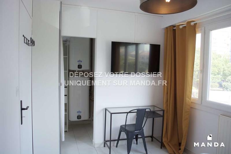 Chambre - 11 m² - 6 pièces