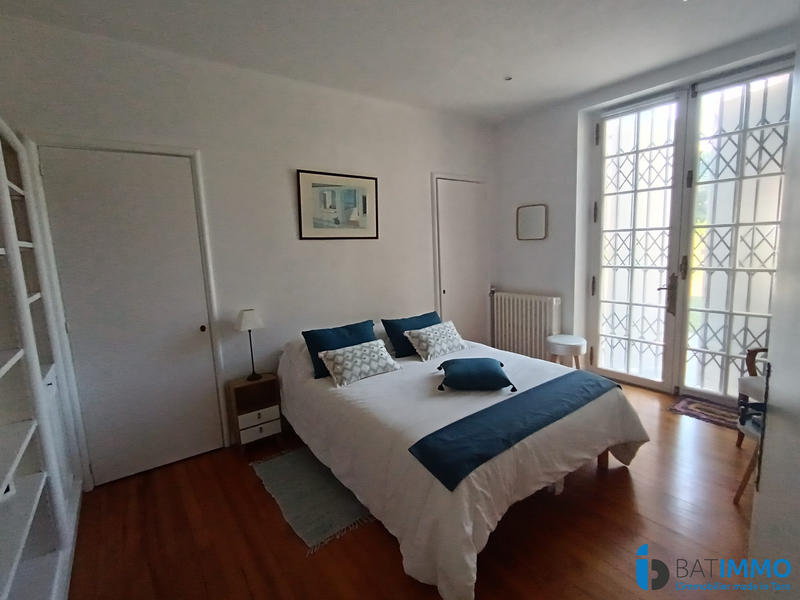 Villa - 300 m² - 10 pièces