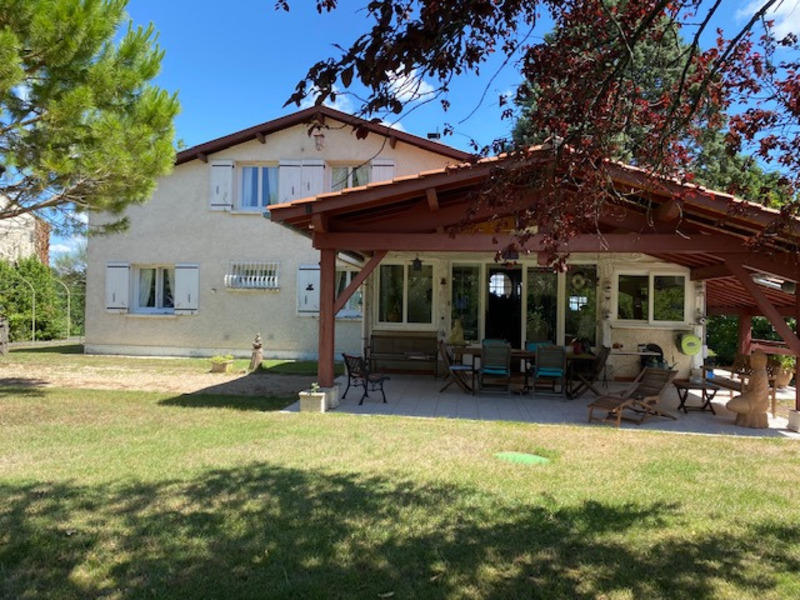 Maison - 260 m² - 9 pièces