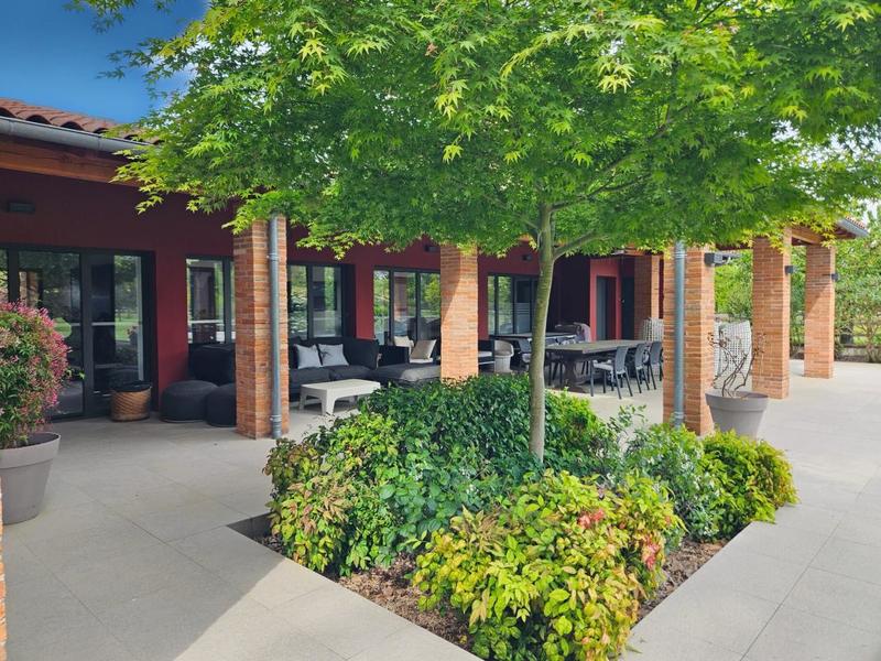Propriété - 424 m² - 10 pièces