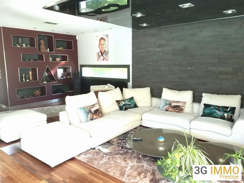 Maison - 279 m² - 11 pièces