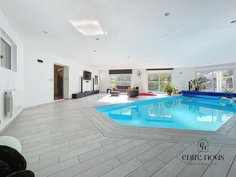 Maison - 250 m² - 5 pièces