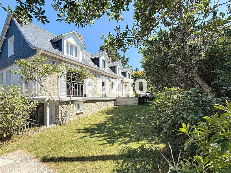 Maison - 323 m² - 7 pièces