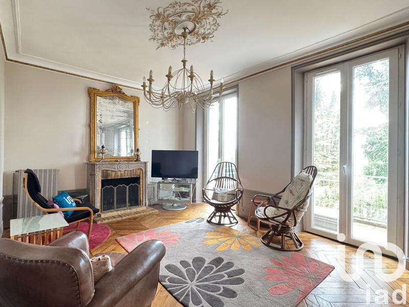 Maison - 216 m² - 8 pièces
