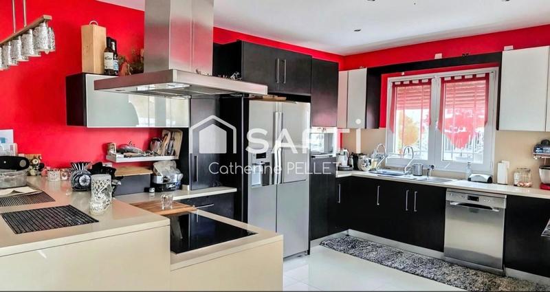 Maison - 246 m² - 11 pièces