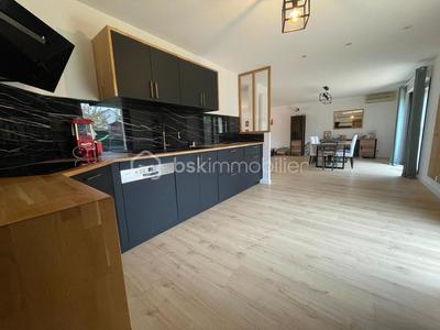 Maison - 159 m² - 8 pièces