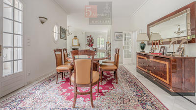 Maison - 330 m² - 8 pièces