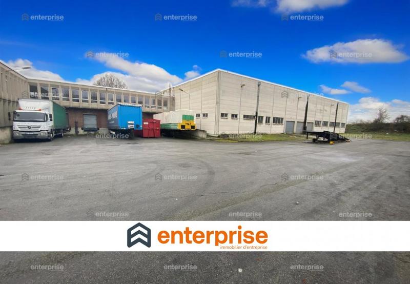 Entrepôt - 1 700 m²