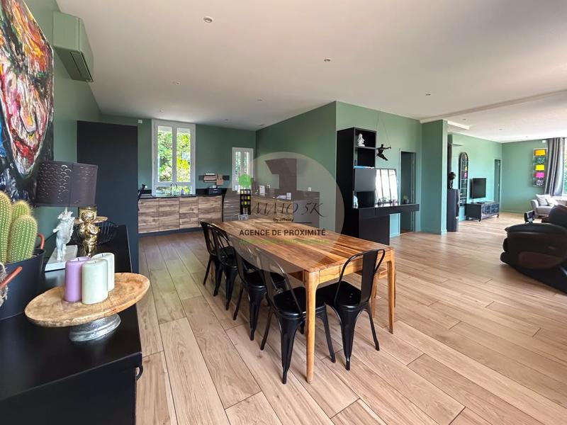 Maison - 211 m² - 8 pièces