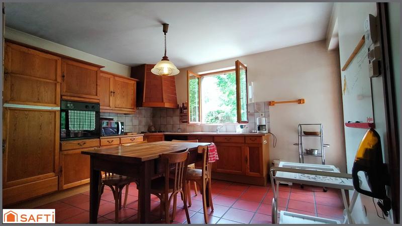 Maison - 205 m² - 9 pièces